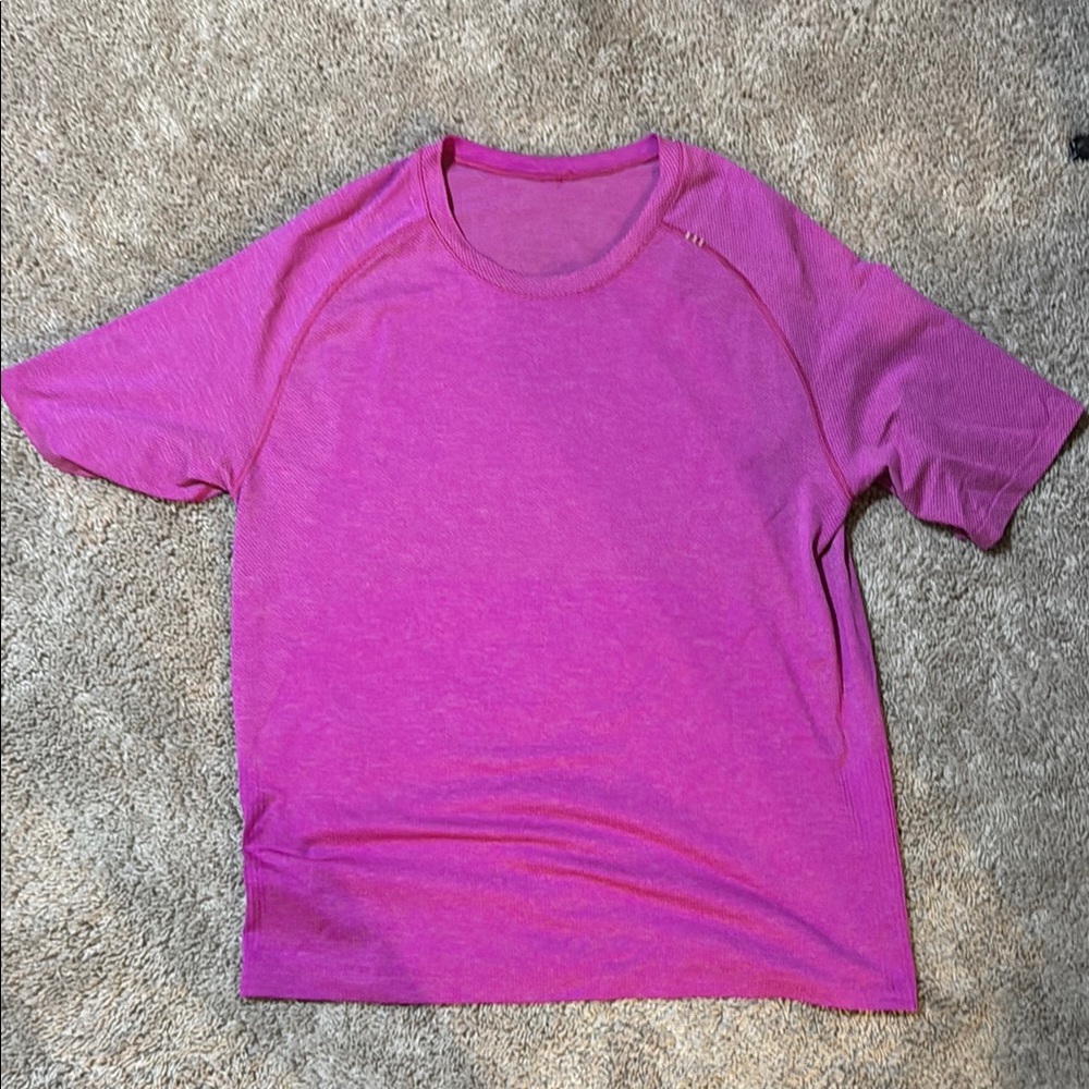 Men's lululemon pink metal vent shirt